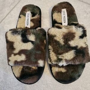 NWOT Steve Madden Slippers